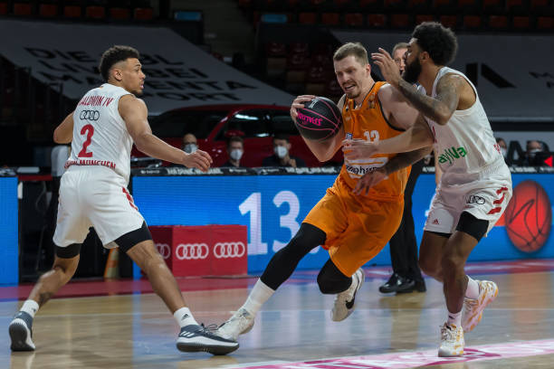 不足便显得 不足便显得