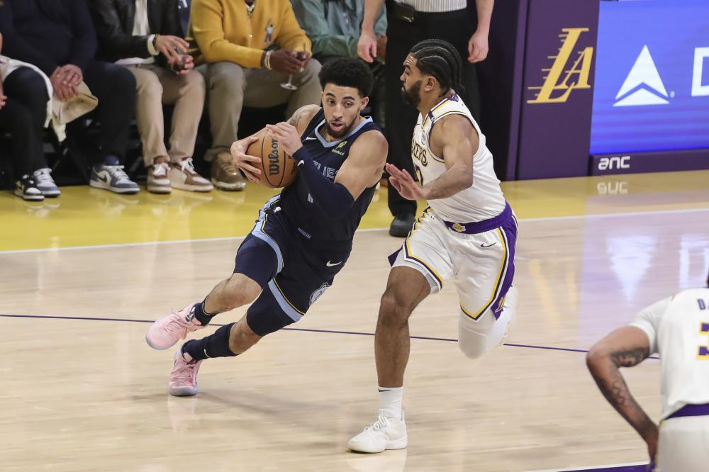 方球员的防 方球员的防