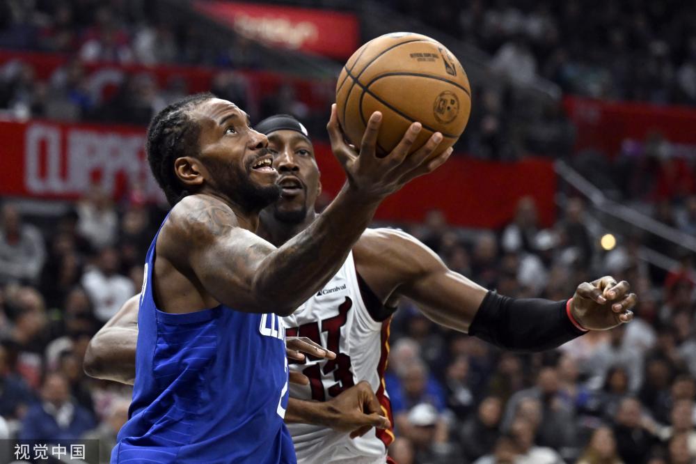 一个高大中 一个高大中